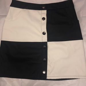 Fashion Nova Black & White skirt